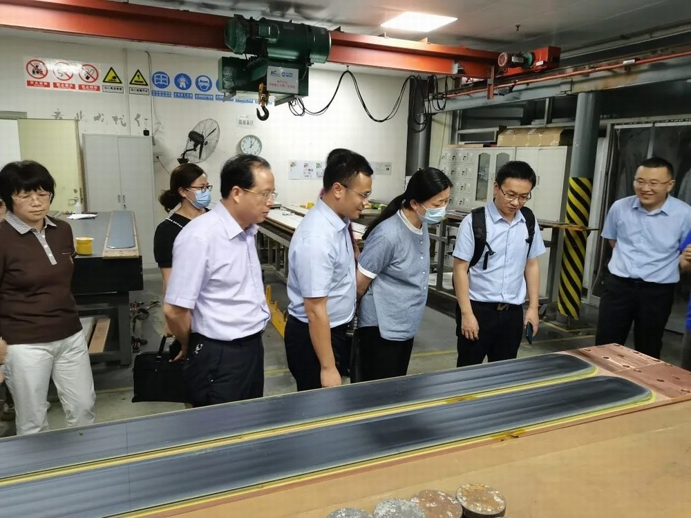 ����׳�����������������ص�ί��ǡ�һ��Ѳ��Ա����һ�й��پ���������